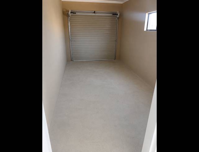 3 BEDROOM FREEHOLD FOR SALE IN DERSLEY